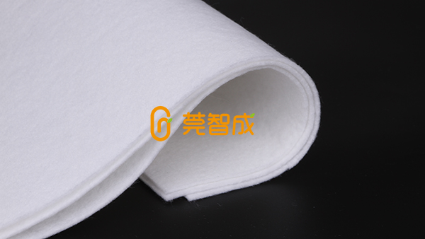 針刺無紡布生產(chǎn)過程中溫度對其性能有什么影響？