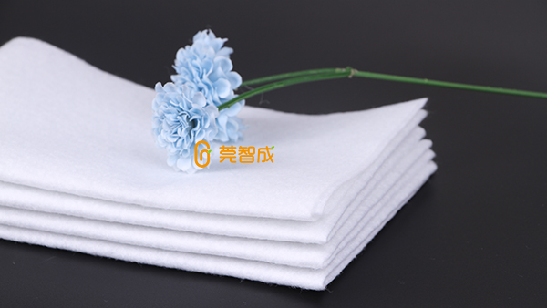 哪些因素取決針刺無紡布土工布滲水性？