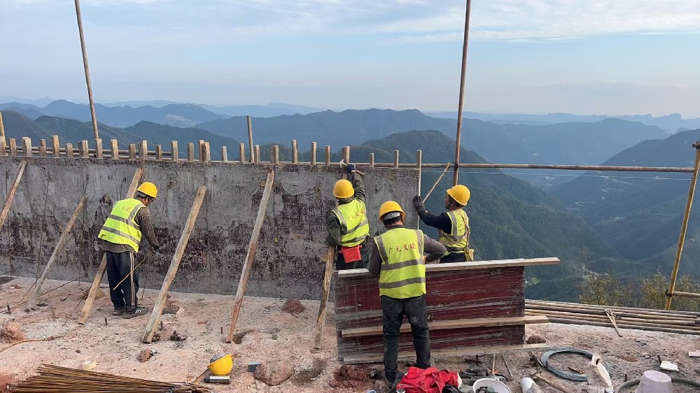 筑路修橋后，群山闊然時 ——劍閣縣下寺至利州區(qū)月壩公路項目（三個石至硝洞埡段）高質(zhì)量建設(shè)側(cè)記
